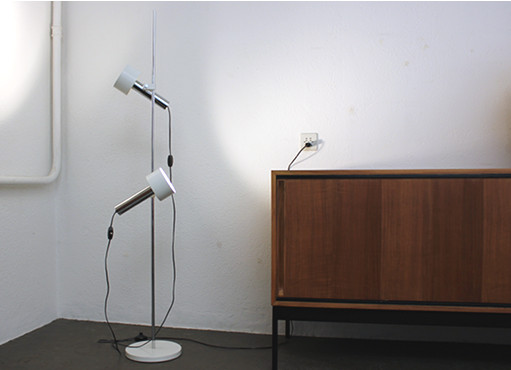 Stehlampe mit zwei Spots Stehlampe mit zwei Spots