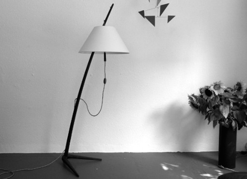Stehlampe aus Teakholz