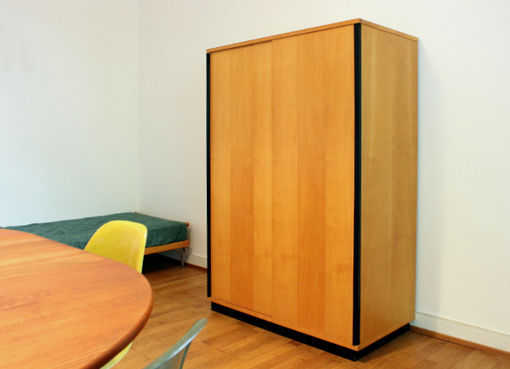 Schrank mit Schiebetüren Schrank mit Schiebetüren