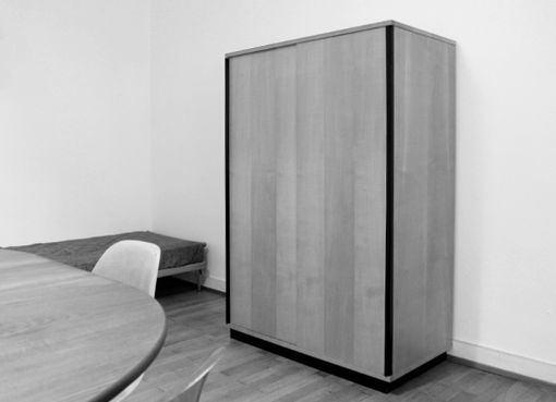 Schrank mit Schiebetüren Schrank mit Schiebetüren