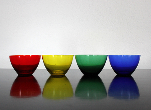 Schüsselchen aus buntem Glas Schüsselchen aus buntem Glas