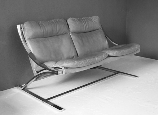 Zeta-Loveseat von Paul Tuttle Zeta-Loveseat von Paul Tuttle