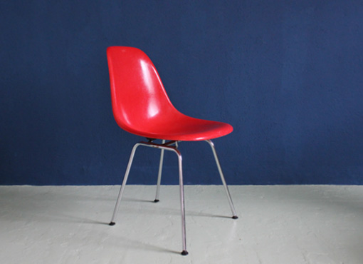 Roter Eames Sidechair
