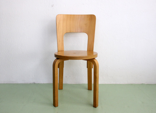 Stuhl 66 von Alvar Aalto