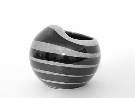 Kugelförmige Vase von Müller Luzern Kugelförmige Vase von Müller Luzern