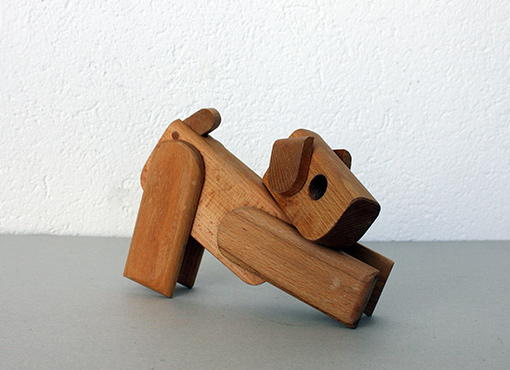 Spielzeughund aus Holz