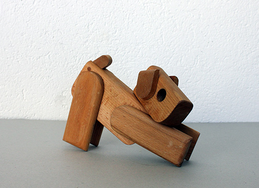 Spielzeughund aus Holz Spielzeughund aus Holz