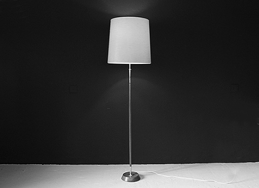 Stehlampe mit Kokosfaserschirm Stehlampe mit Kokosfaserschirm