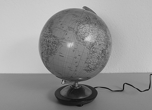Kleiner Leuchtglobus aus Glas