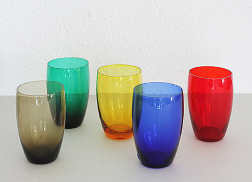 Gläser aus buntem Glas Gläser aus buntem Glas