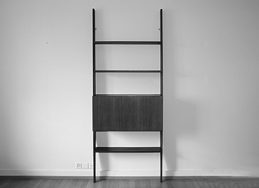 Waeckerlin-Regal mit Schminkkästchen Waeckerlin-Regal mit Schminkkästchen