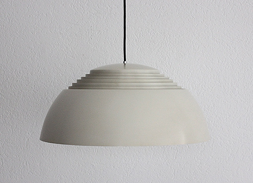Pendelleuchte „Royal“ von Arne Jacobsen Pendelleuchte „Royal“ von Arne Jacobsen