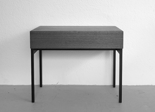 Nachttisch von Dieter Waeckerlin Nachttisch von Dieter Waeckerlin