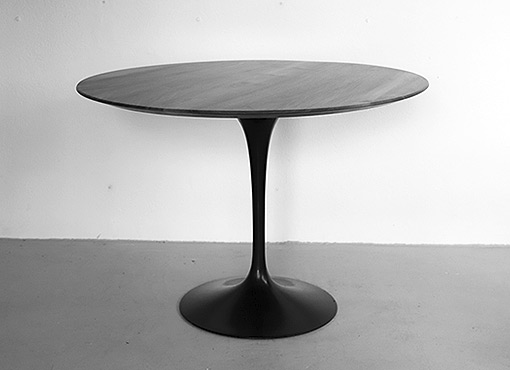 Tisch von Eero Saarinen Tisch von Eero Saarinen