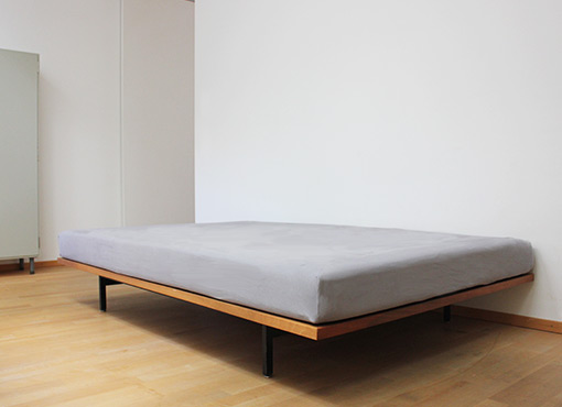 Doppelbett von Dieter Waeckerlin