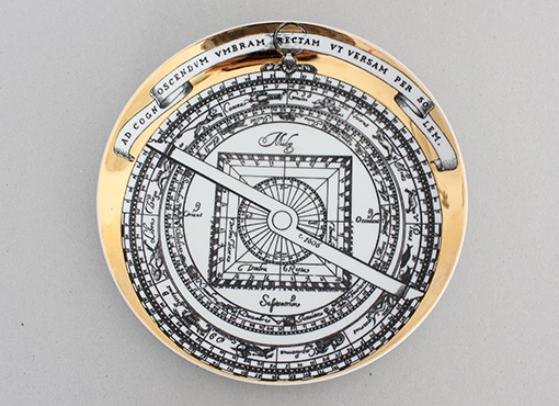 „Astrolabio“ Teller von Piero Fornasetti