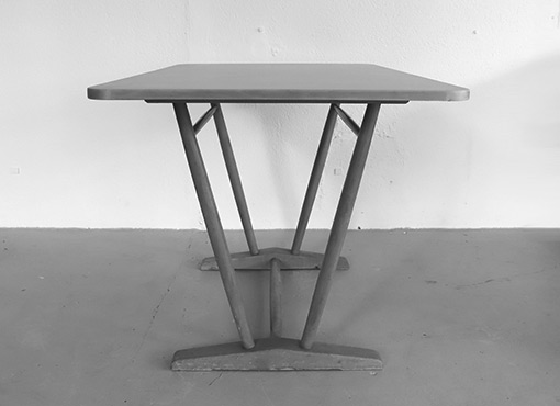 Tisch von Aermo