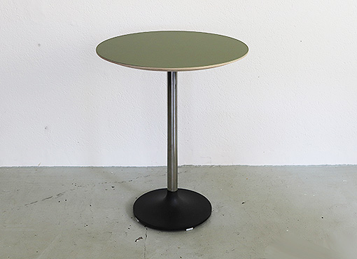Kleiner Tisch mit HETO-Tischfuss Kleiner Tisch mit HETO-Tischfuss