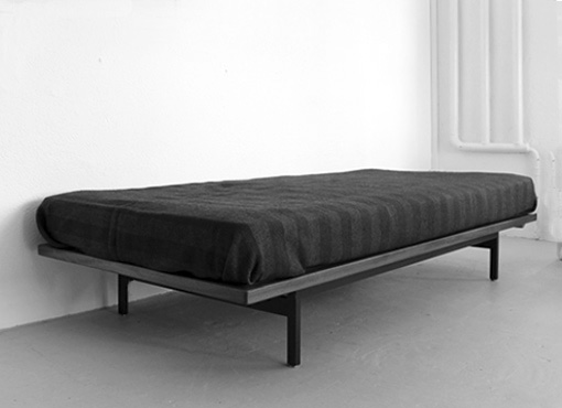 Bettrahmen in Teakholz von Dieter Waeckerlin Bettrahmen in Teakholz von Dieter Waeckerlin