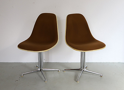 Eames Sidechairs mit Lafonda-Untergestell Eames Sidechairs mit Lafonda-Untergestell