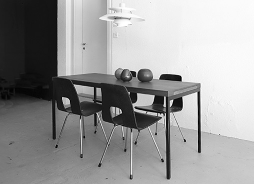 Allzwecktisch mit Auszügen von Dieter Waeckerlin