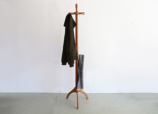 Kleiderständer im Shaker-Stil
