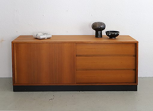 Kleines Sideboard aus den 1960er Jahren