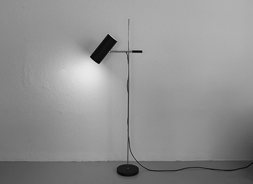 Stehleuchte mit verstellbarem Spot